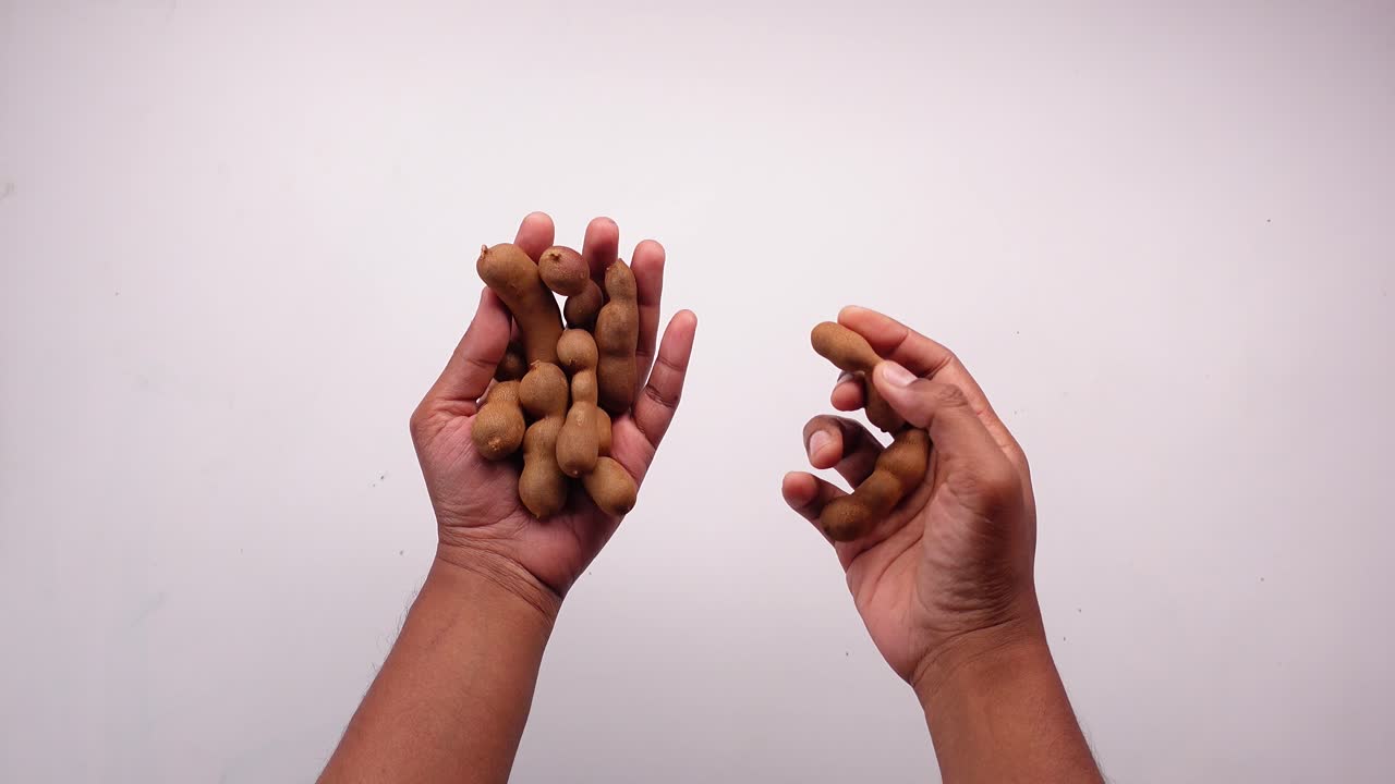 Tamarindo tra le mani