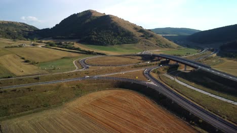 Autos-Bewegen-Sich-Schnell-Auf-Der-Autobahn