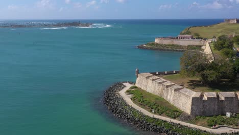 Paseo-De-La-Princesa-Show-El-Castillo-San-Felipe-Del-Morro-Und-Die-Bucht-Von-San-Juan-Puerto-Rico-2