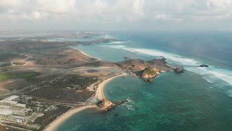 Luftbild-Des-Wunderschönen-Küstengebiets-Mandalika-In-Südlombok,-Tropisches-Paradies