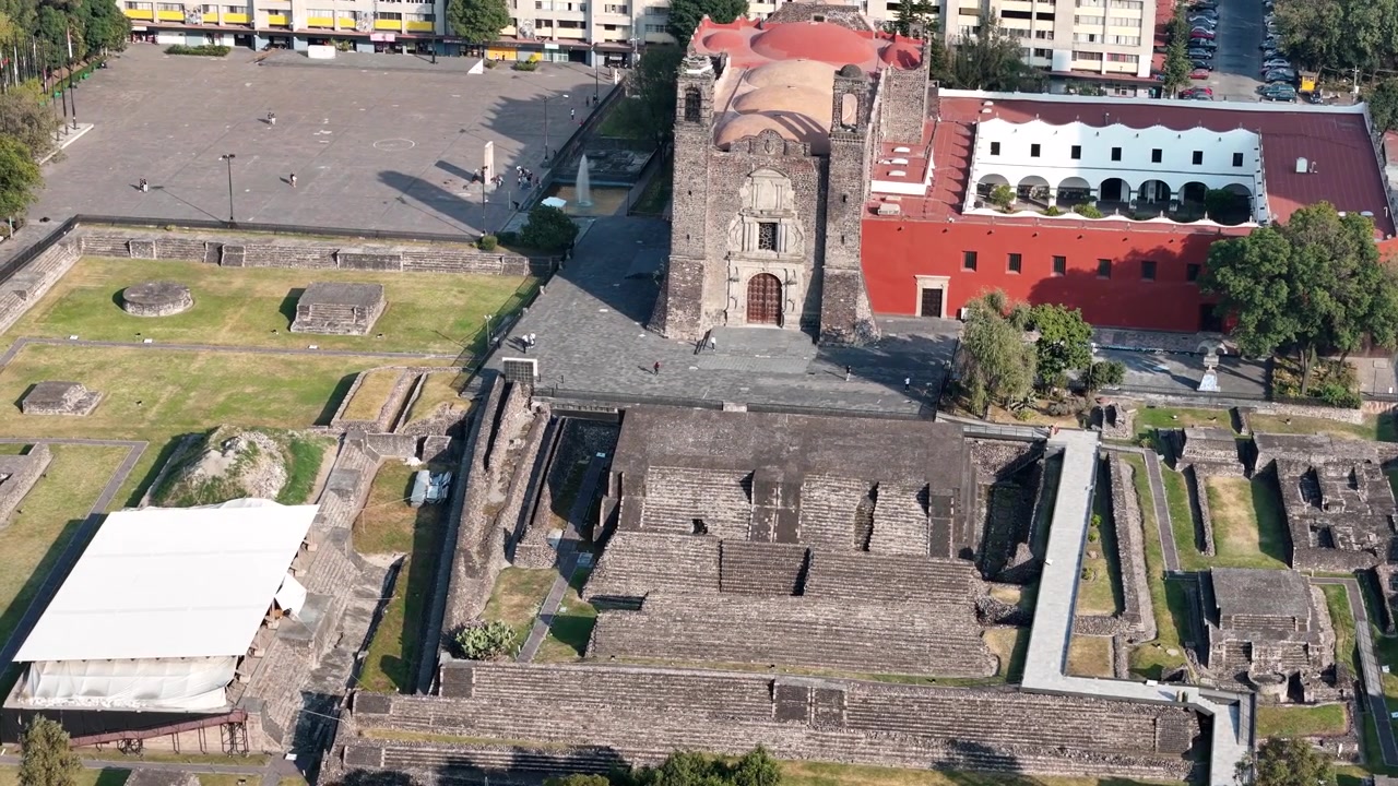 Ripresa rotazionale del complesso di Tlatelolco a Città del Messico