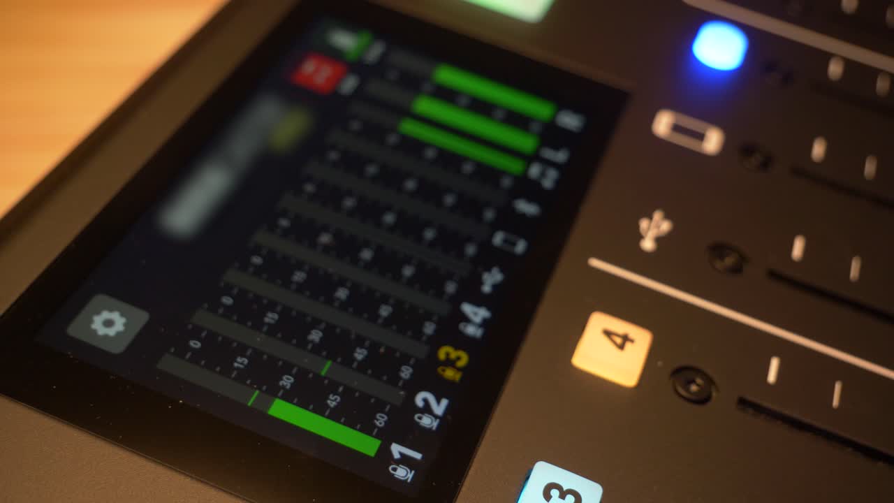 녹음 장치의 팟캐스트에 대해 오디오 레벨이 오르락내리락합니다.