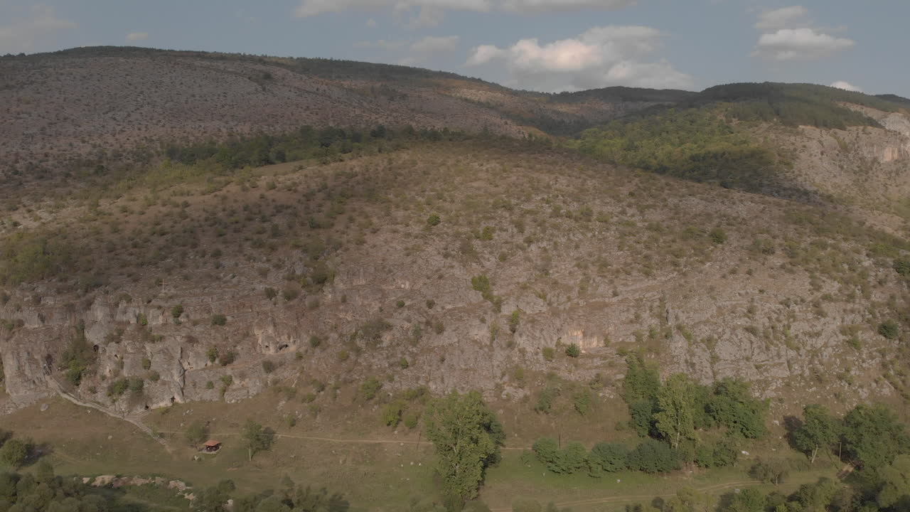 hermoso paisaje de montaña en verano desde una altura