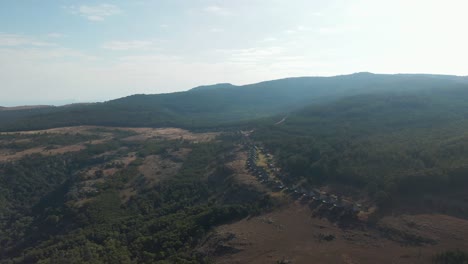 Imágenes-Aéreas-De-Drones-De-Cabañas-Y-Cabañas-De-Montaña