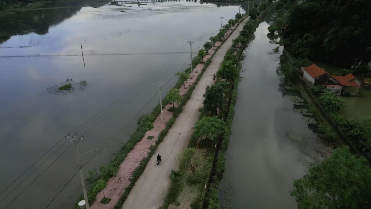 베트남 닌빈의 외로운 길