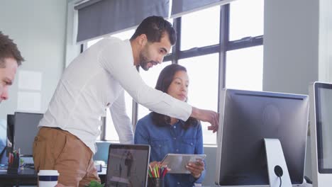 personas de negocios que trabajan en oficinas modernas