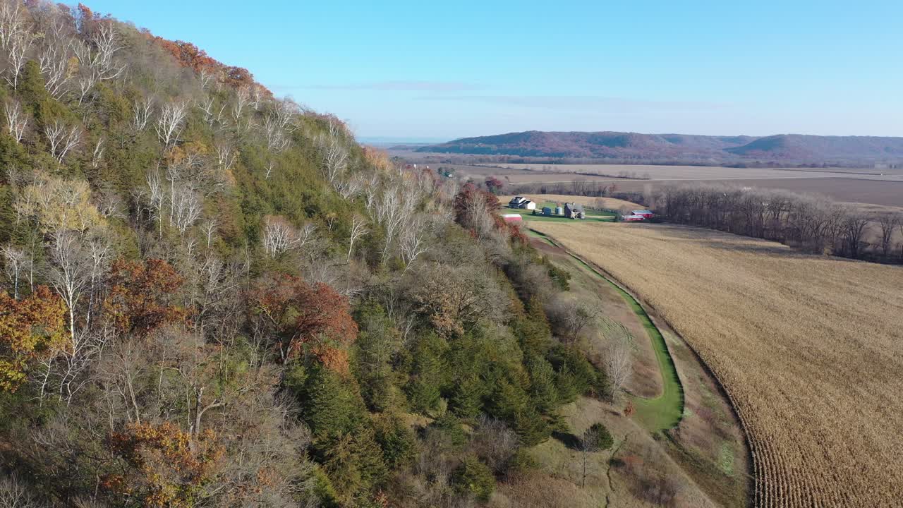 paisaje de tierras de cultivo de otoño desde arriba