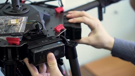reparación y mantenimiento de drones