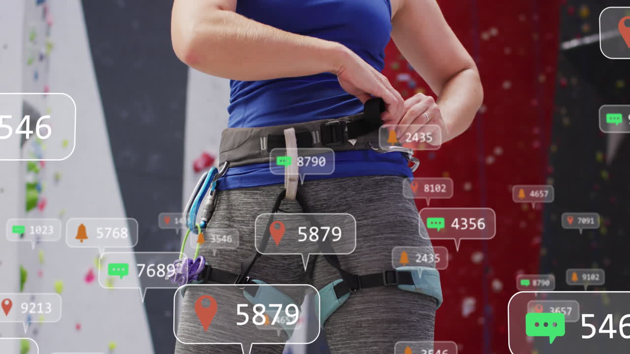 анимация медиа-икон над кавказской женщиной на скалолазательной стене