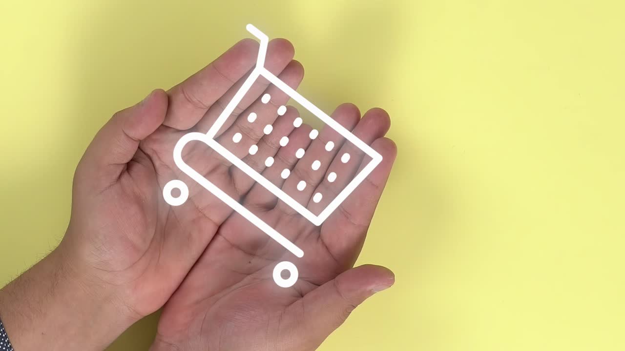 manos de una persona abriéndose y animación de un símbolo de carrito de compras en línea que aparece en ellas