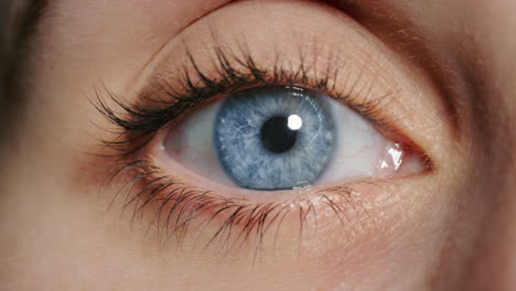 Nahaufnahme-Schöne-Blaue-Augenöffnung-Menschliche-Iris-Makro-Natürliche-Schönheit