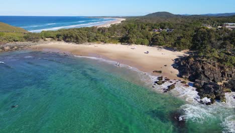 Prístino-Paisaje-Acuático-Azul-De-Norries-Cove-Y-Cabarita-Beach-En-El-Estado-Australiano-De-Nueva-Gales-Del-Sur