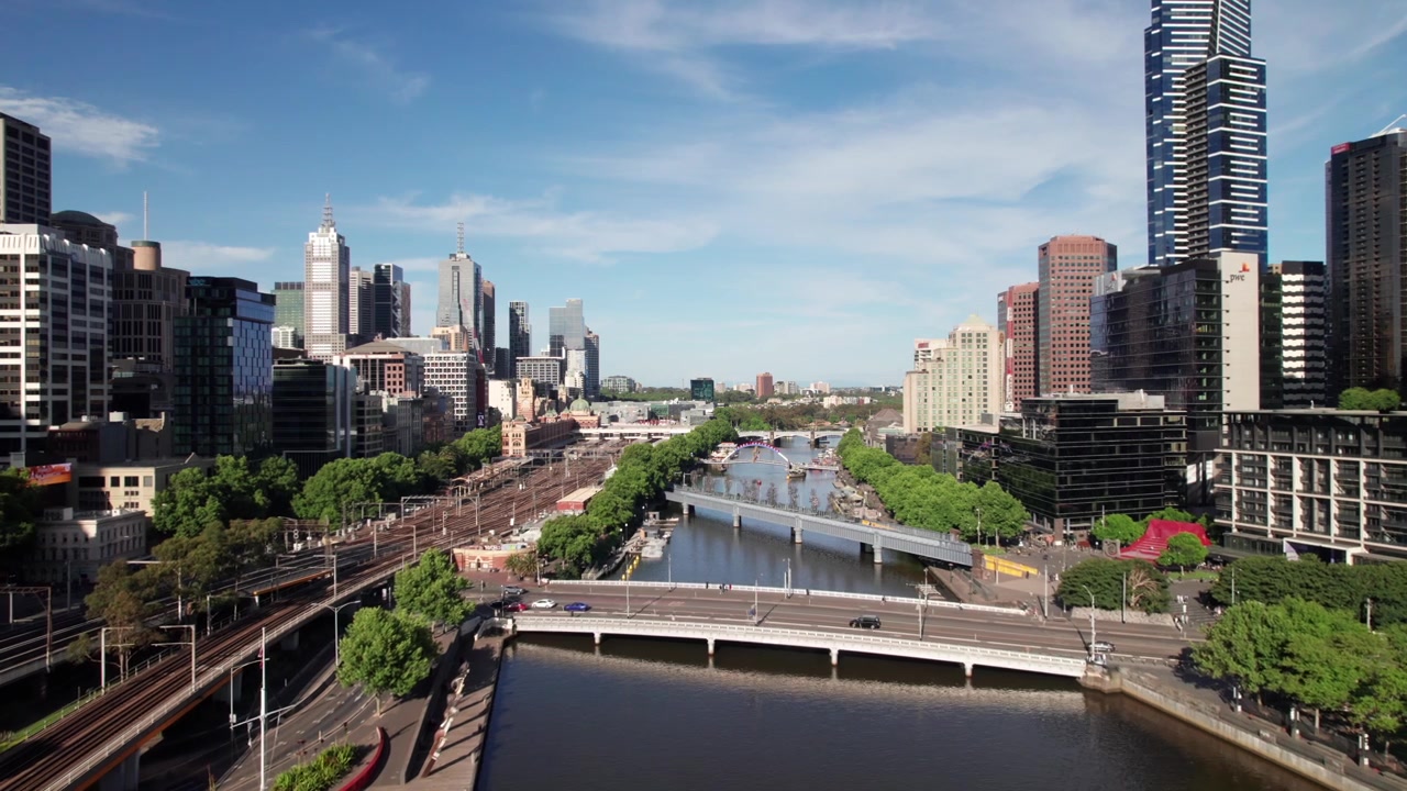 Fiume Yarra nel centro di Melbourne, ripresa con drone in 4K