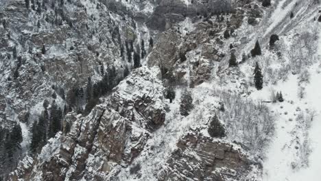 Snowy-Canyon---American-Fork-Canyon-Im-Winter-In-Utah---Luftaufnahme-Einer-Drohne