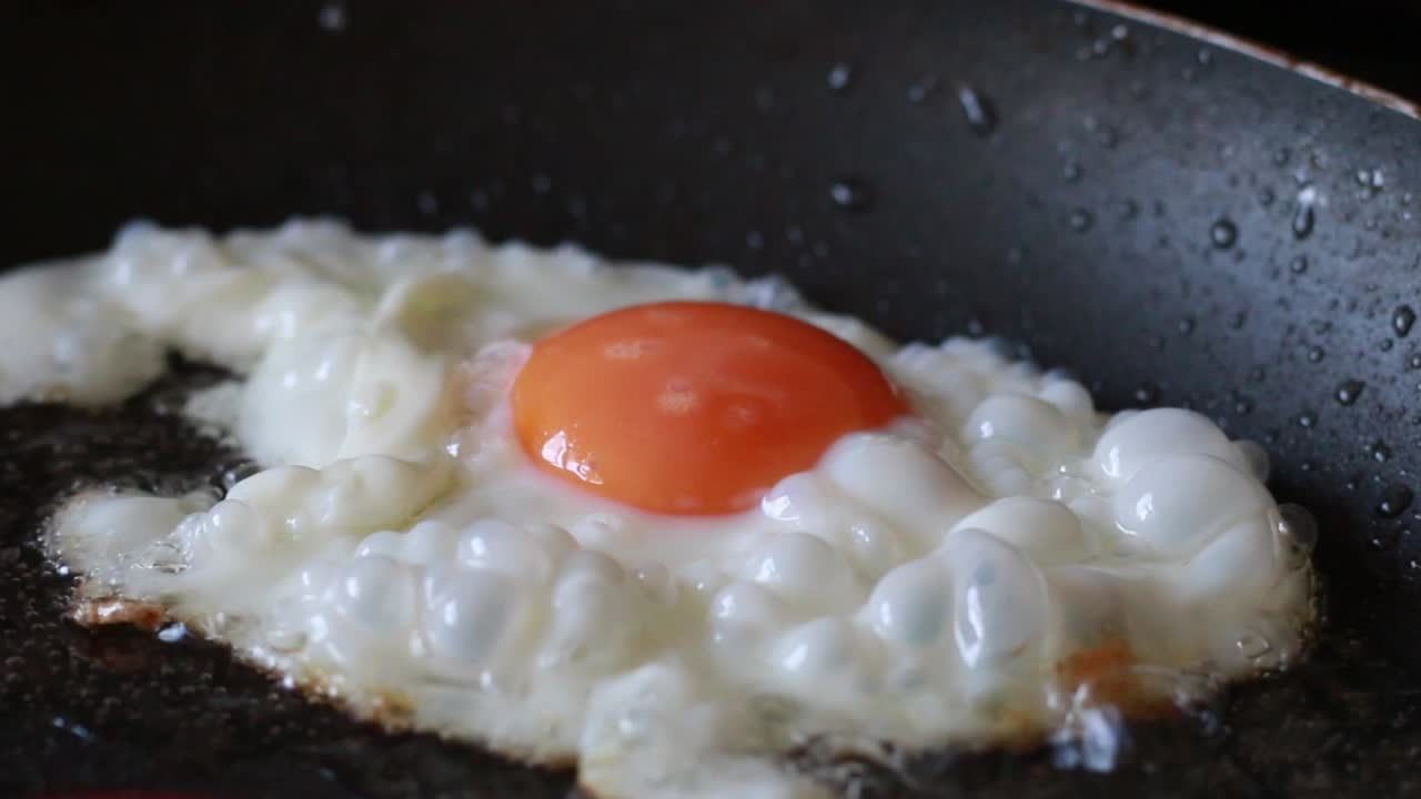 긴 달, 김판에서 걱거리고