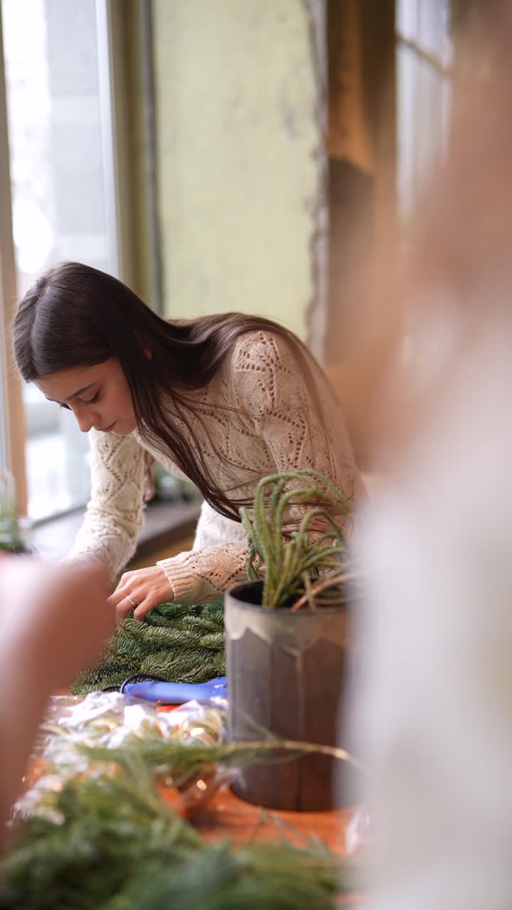 크리스마스 장식품을 만드는 것