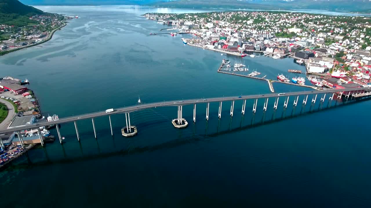 노르웨이 트롬소 시의 다리 항공 영상