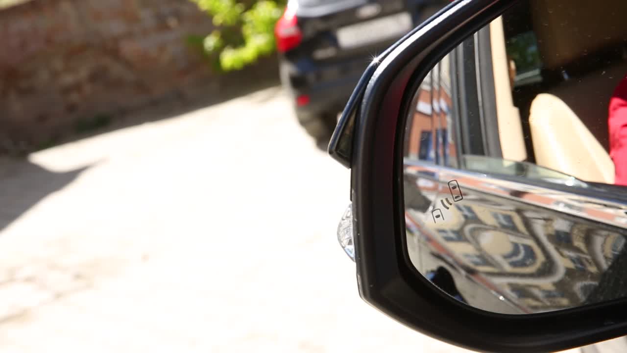 espejo retrovisor de automóvil con sensores de estacionamiento