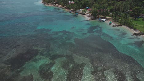 Boca-del-Drago-beaches-a-tourism-places-in-Bocas-del-Toro,-Panama