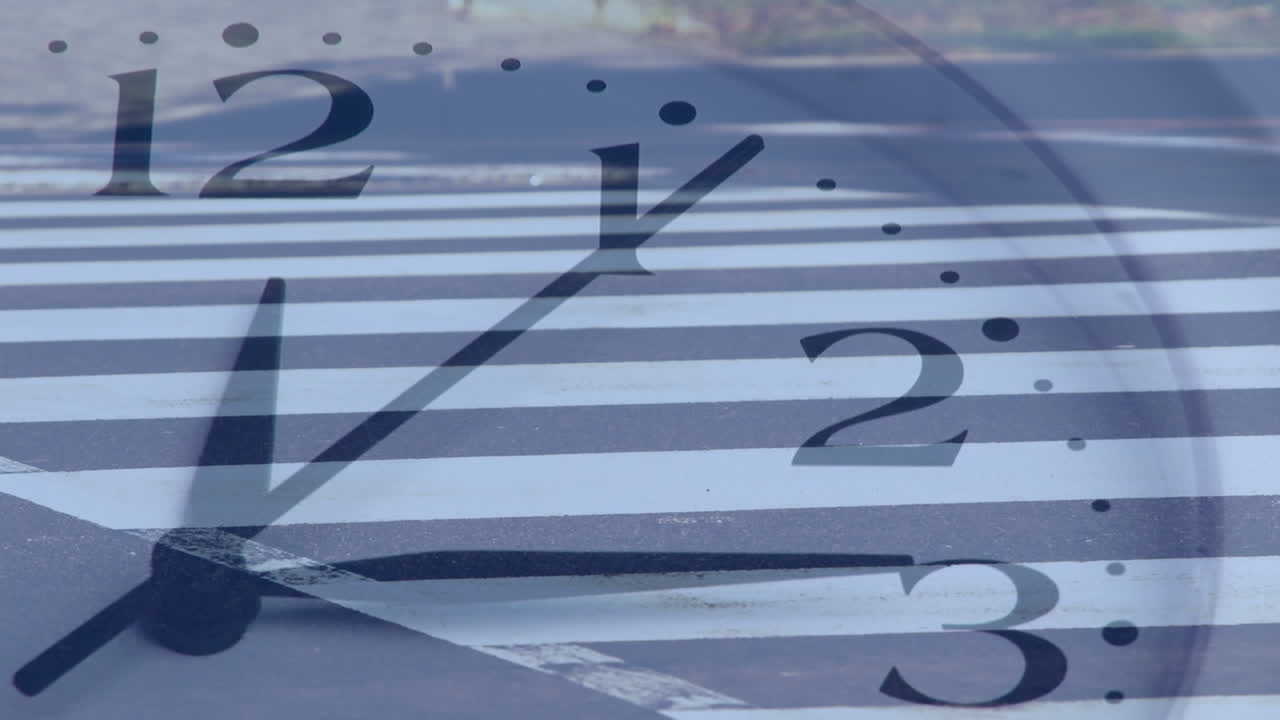 앞면 에 시계 가 있는 사람 들 이 빨리  ⁇ 고 있다