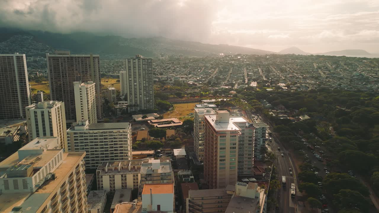 Honolulu Hawaii şehir merkezindeki oteller gün doğumu