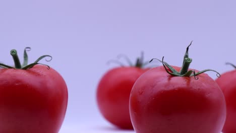 Tomates-Cherry-Rojos-Frescos-Aislados-Sobre-Fondo-Blanco