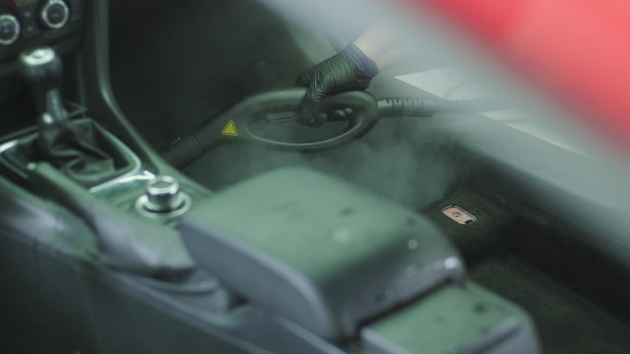 limpieza profesional de automóviles. lavado de sars. detalles interiores. limpieza en seco y detalles del interior de un automóvil. limpeza profunda de asientos. limpeza de espuma en el lavado de automóviles; limpieza del panel del automóvil del polvo. una aspiradora