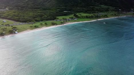 Hawaii---Flying-along-the-beach-of-Kualoa