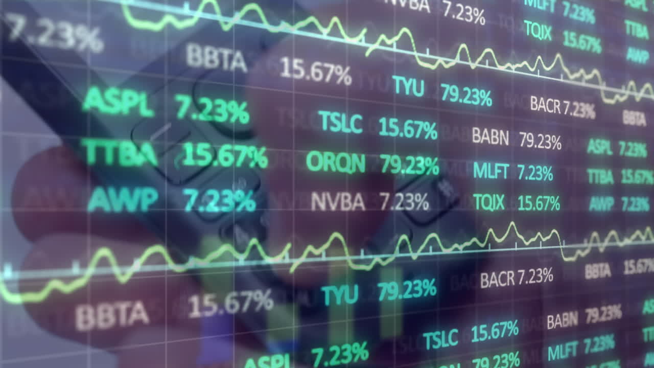 Animazione di elaborazione dati sulla mano che usa il telefono