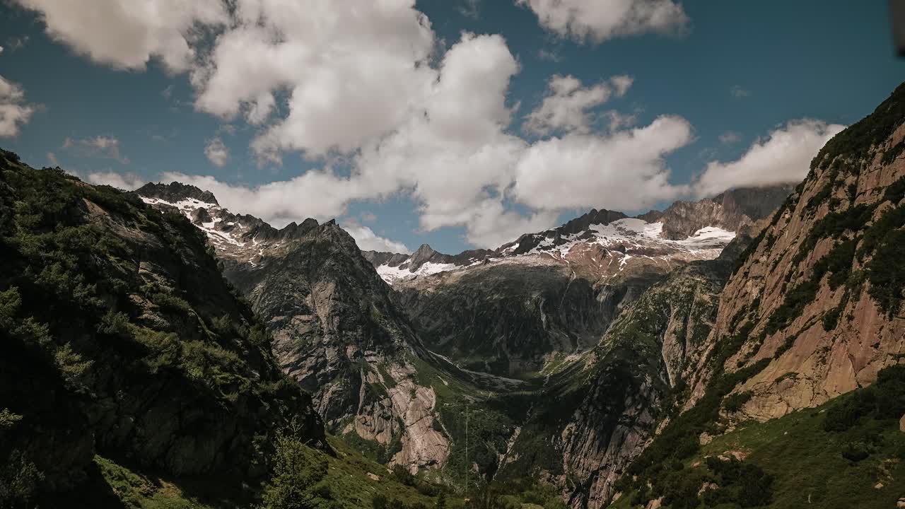 Timelapse du Steinlauihorn, vue depuis le lac Gelmersee, Suisse