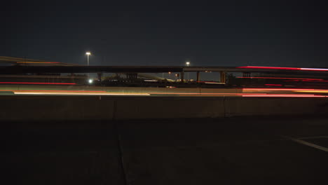 Lapso-De-Tiempo-De-Autos-En-La-Autopista-Por-La-Noche