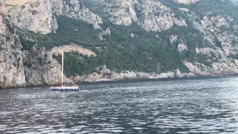 Barco-En-La-Isla-De-Capri,-Italia