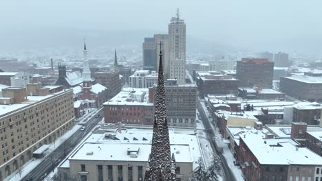 Panorama-Aéreo-De-Una-Ciudad-Cubierta-De-Nieve