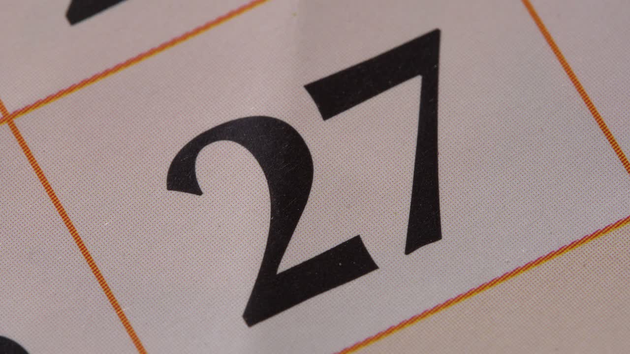 marcar la fecha en el calendario con un marcador rojo