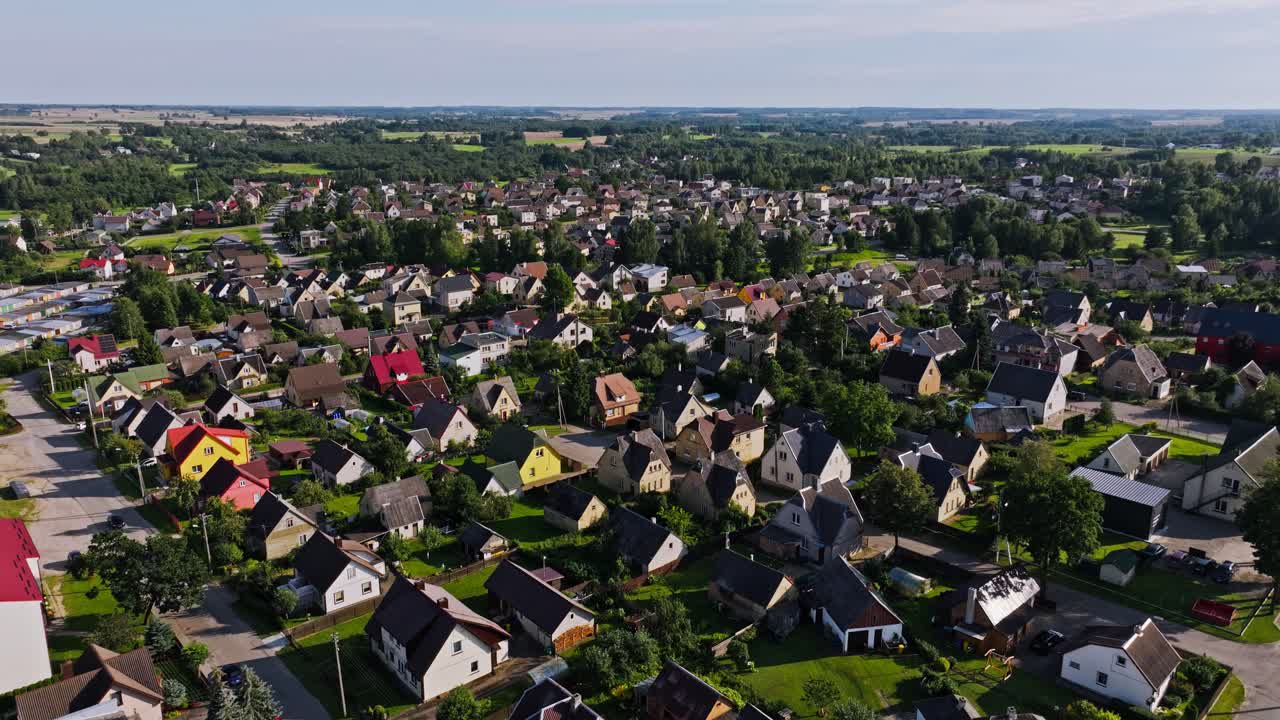 Regionalt bybillede i Litauen, der afspejler investeringer, fremskridt og robusthed