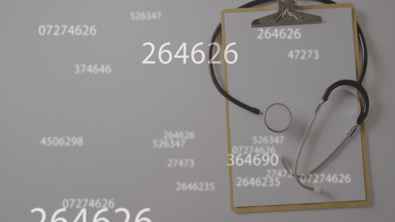 animación del procesamiento de datos a través de estetoscopio y portátil