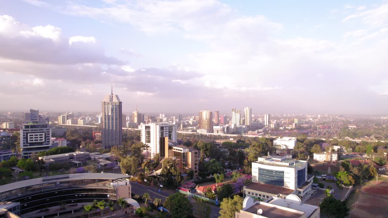 Ripresa drone di Nairobi, Kenya, dalla zona di Upperhill