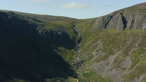 Vista-Aérea,-4k,-Alto-Metraje-De-Drones,-Mahon-Falls,-Irlanda