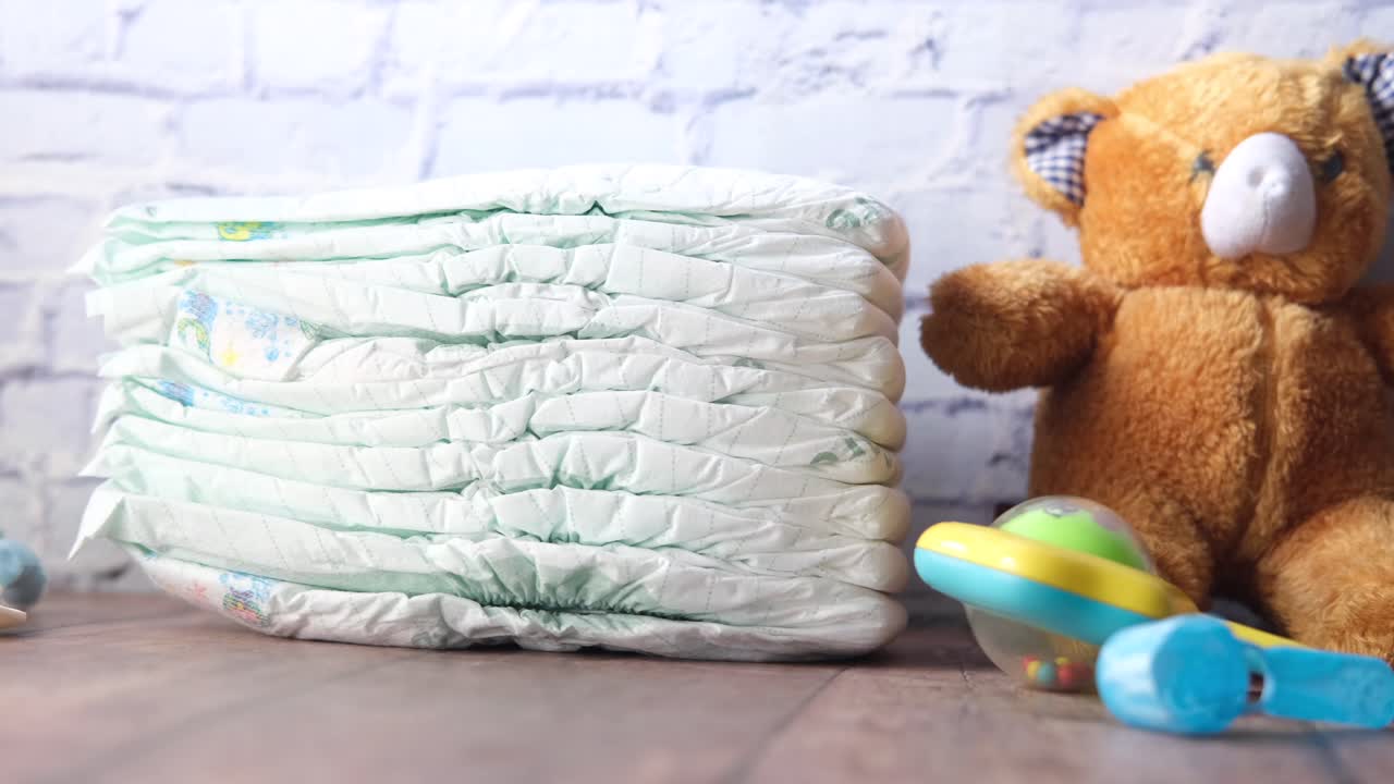 pañales y juguetes para bebés