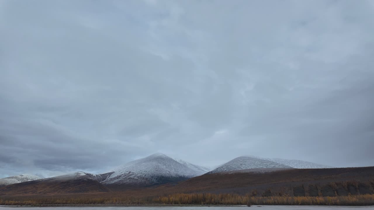 Witness the gradual transition of mountain scenery in an alpine region as the atmosphere shifts throughout the day, showcasing nature's beauty and transformation.