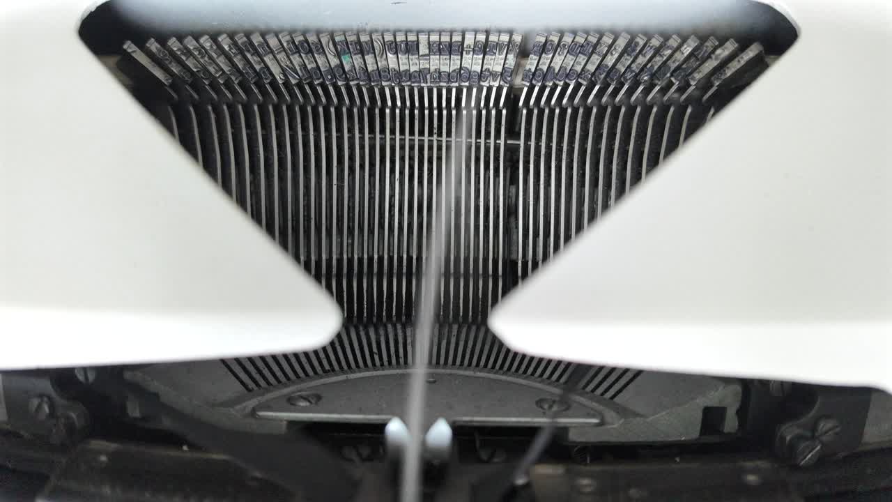 색 타자기 에서 빨리 타이핑 하는 것