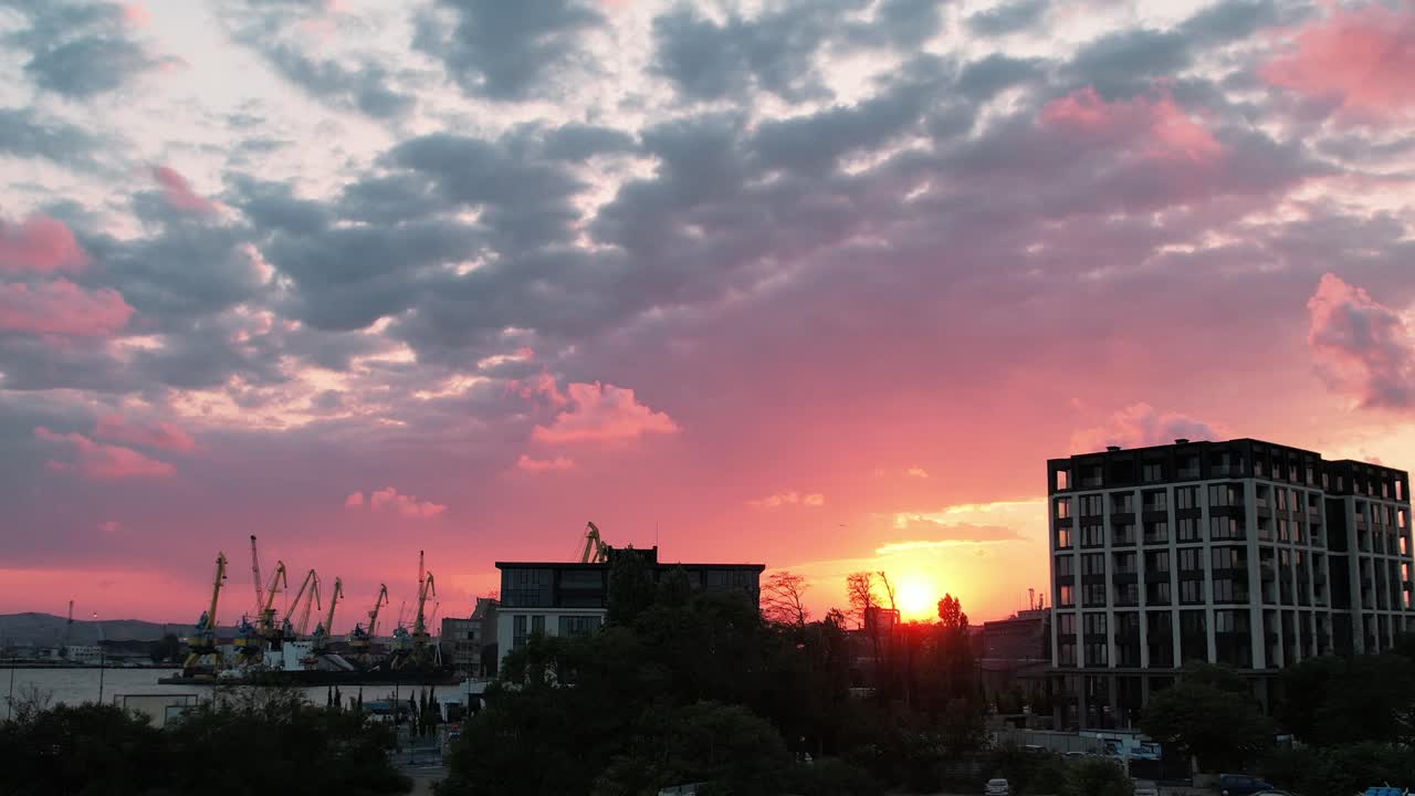 불가리아 의 아름다운 도시 부르가스 의 해 가 지는 모습