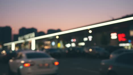 borrón de las luces de la ciudad. movimiento disparado desde el coche