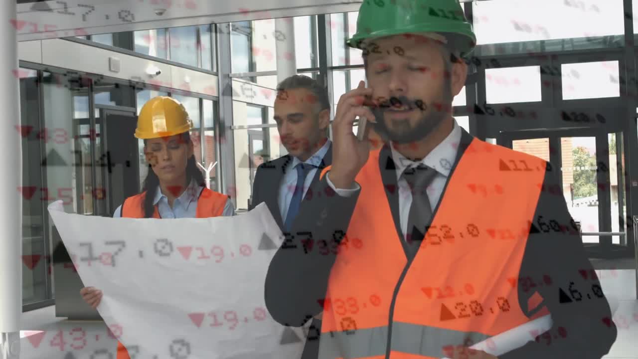 arquitecto llamando por teléfono