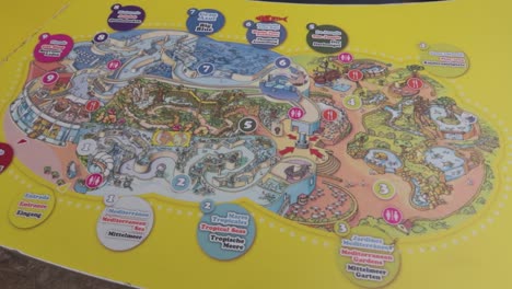 un mapa colorido del acuario de palma y el parque de la selva en palma, mallorca españa
