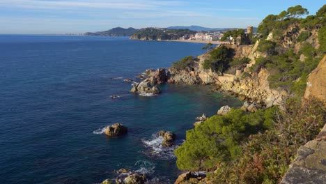 Lloret-De-Mar-Küstenweg-Strandblick-Mittelmeer-Türkisblaue-Bucht-Ibiza-Mallorca