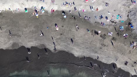 スペイン・テネリフェのロス・クリスティアンズ (los cristianos) のファナベビーチ (fanabe beach) をドローンで眺める