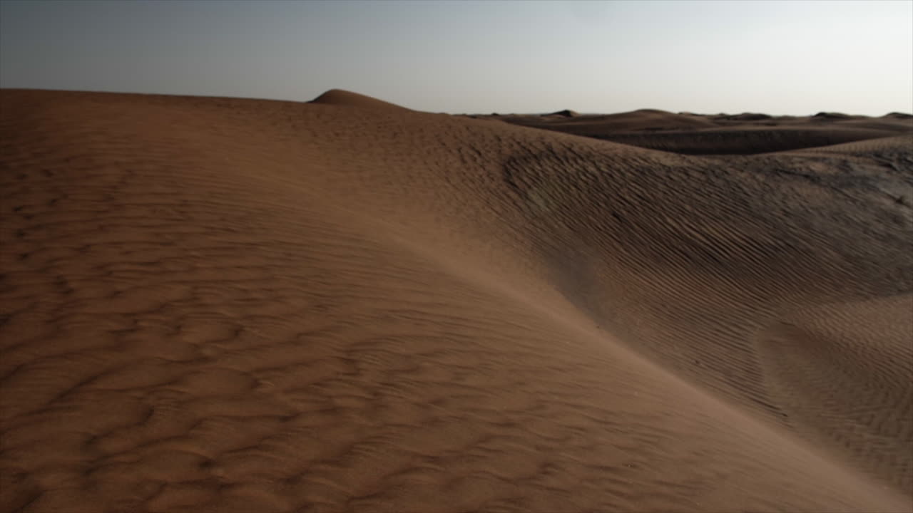 paisaje del desierto de oriente medio cerca de dubai en los emiratos árabes unidos