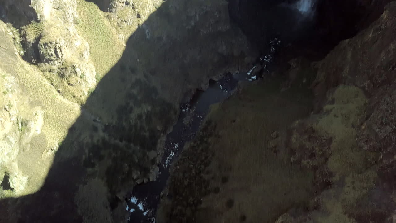 물은 원하는 곳으로 흐릅니다.