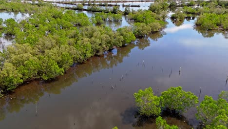 zona inundada cerca del mar después de fuertes lluvias